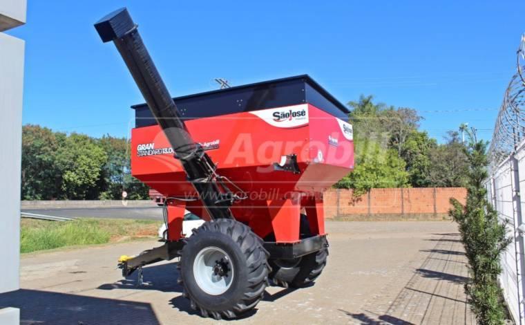 Carreta agricola 4x4 (girico, trator transportador) em Santa Cruz Do Sul